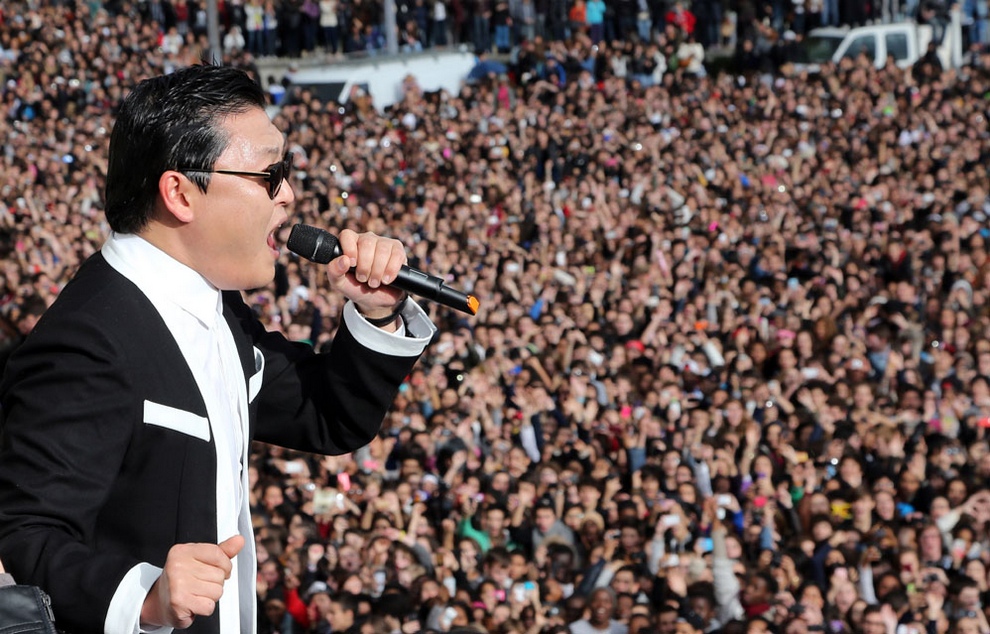 Gangnamstyle 2 Автор «Gangnam Style» устроил флешмоб в Париже