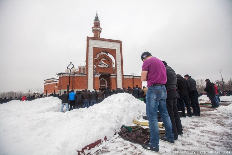 tgf18 800x533 Пятничная молитва у мемориальной мечети в Москве вызывает транспортный коллапс