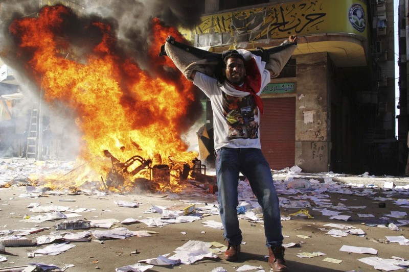 vostanieprotivmuxameda 1 800x533 Египетские оппозиционеры восстали против Мухаммеда Мурси