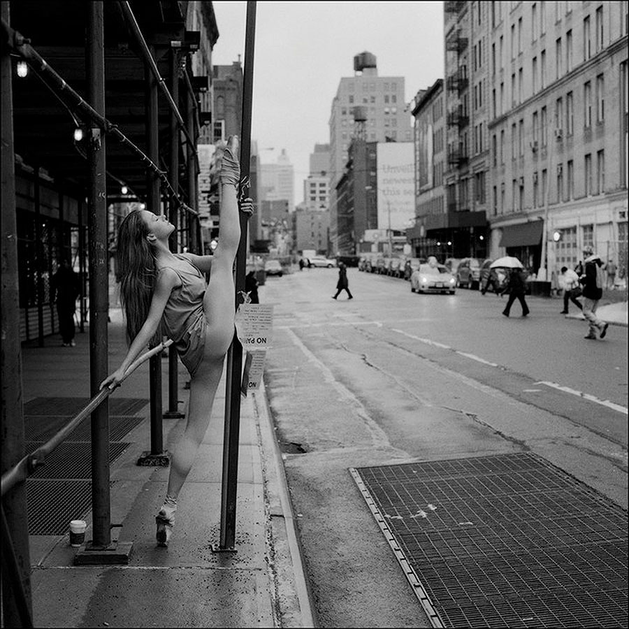 Балерины на улицах города - фото 18
