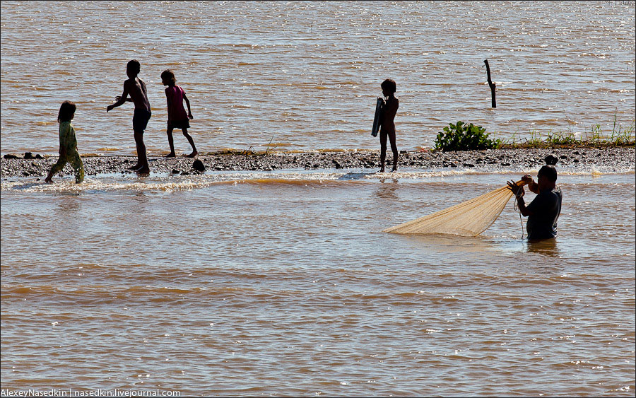  Жизнь на озере Тонлесап в Камбодже - фото 13
