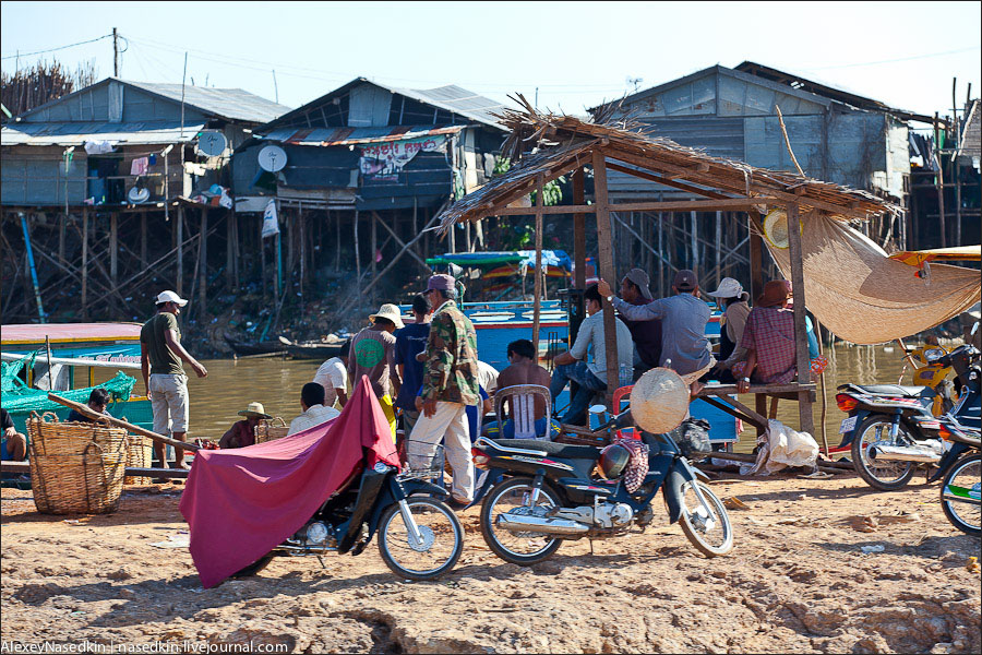  Жизнь на озере Тонлесап в Камбодже - фото 7