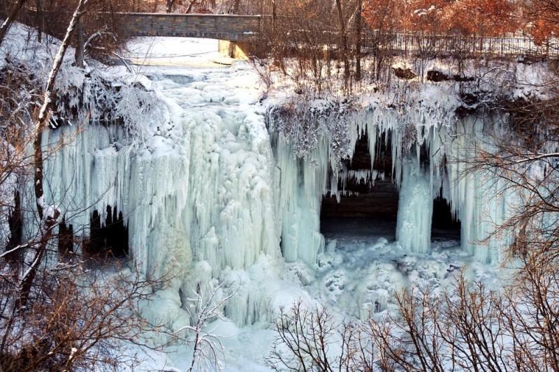 frozenfalls03 800x533 Замерзший водопад Миннехаха
