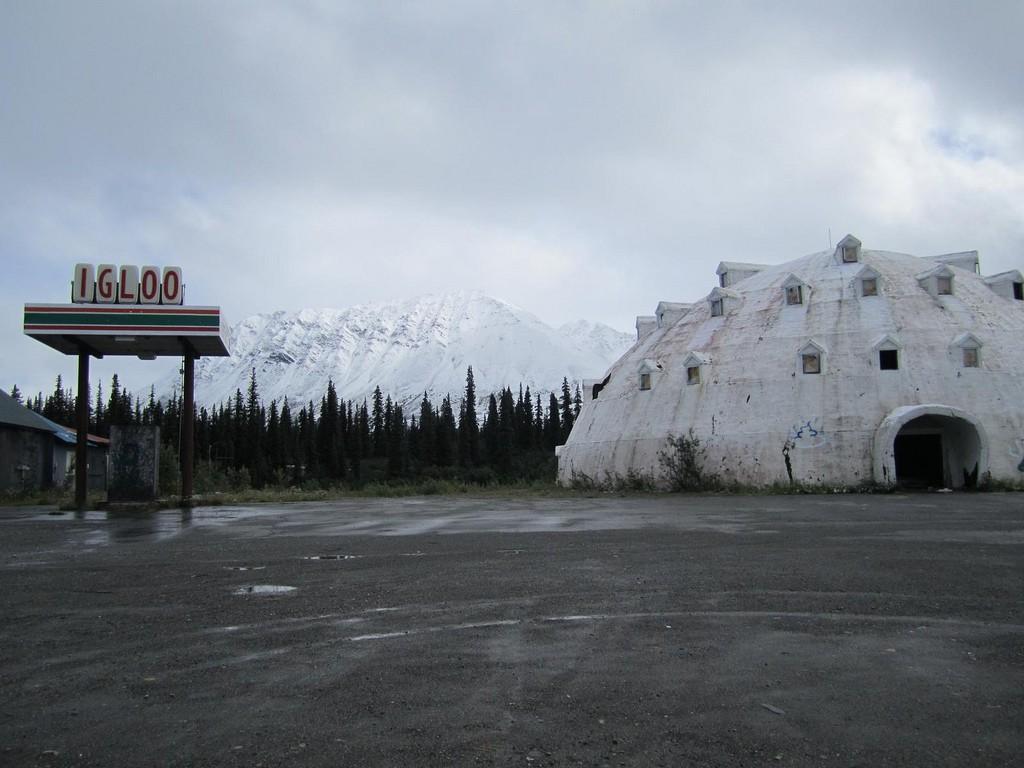 igloohotel01 Заброшенный отель иглу на Аляске
