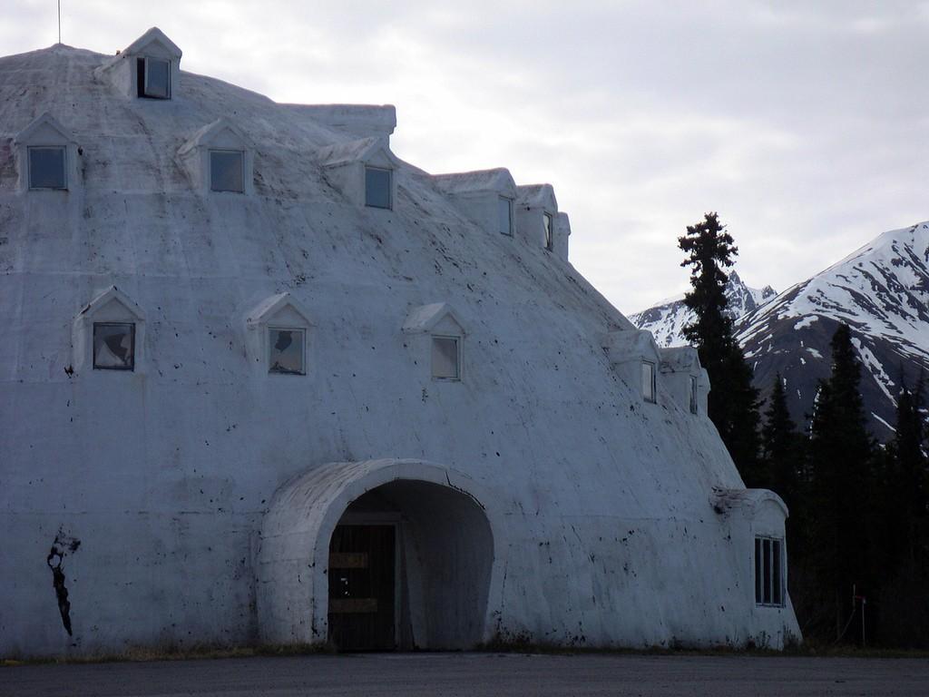 igloohotel03 Заброшенный отель иглу на Аляске