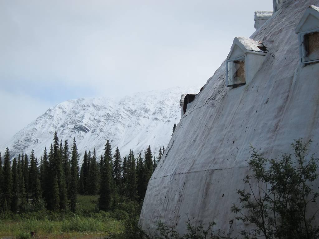 igloohotel08 Заброшенный отель иглу на Аляске