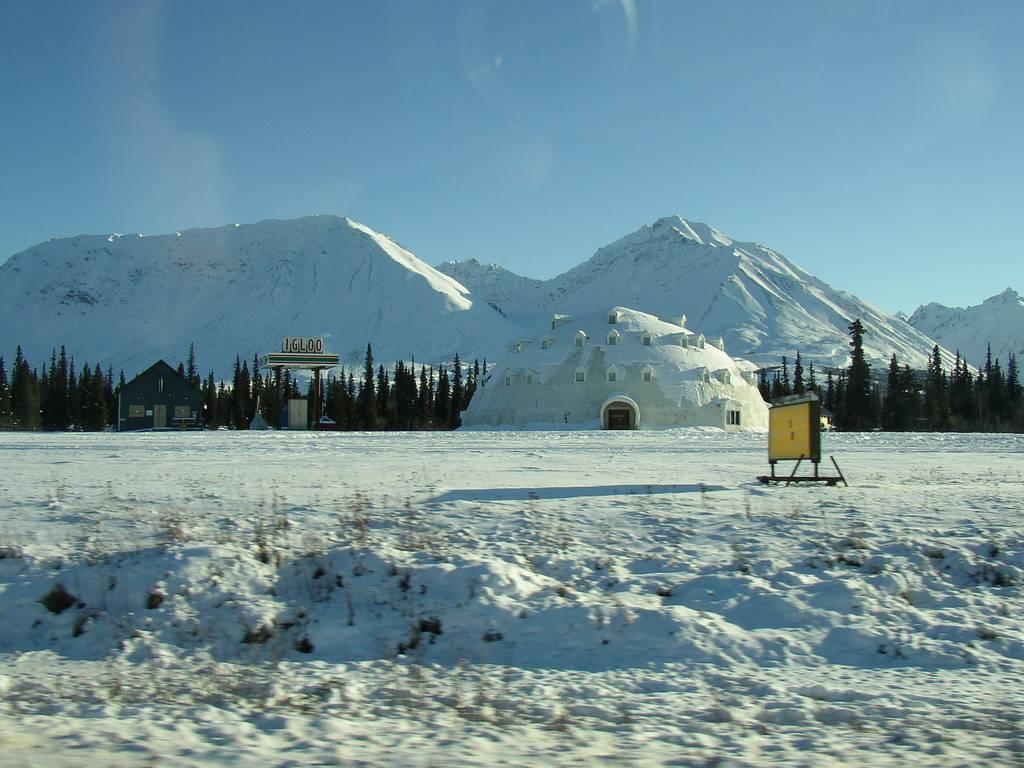 igloohotel15 Заброшенный отель иглу на Аляске