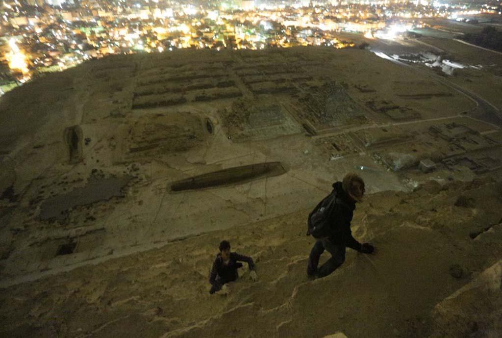  Московские руферы забрались на египетские пирамиды