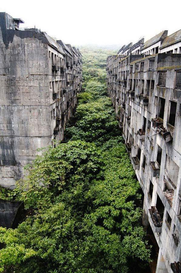 The 33 Most Beautiful Abandoned Places In The World 26      