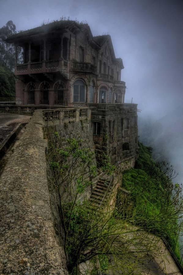 http://bigpicture.ru/wp-content/uploads/2013/03/The-33-Most-Beautiful-Abandoned-Places-In-The-World-30.jpg