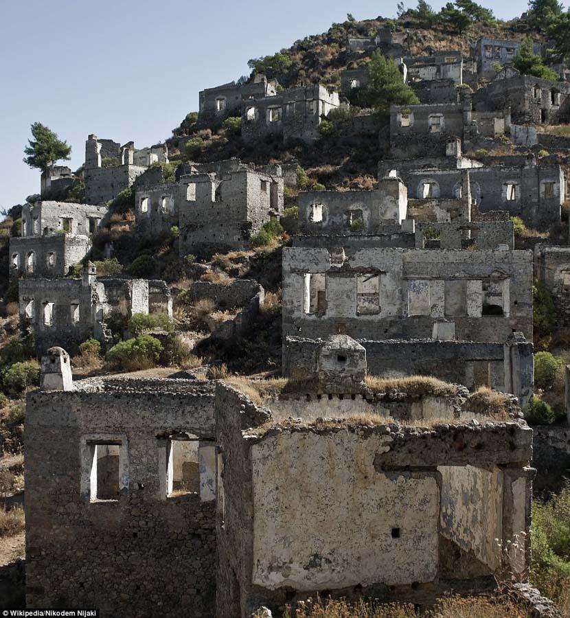 haunting images of abandoned towns 11 Мир в руинах