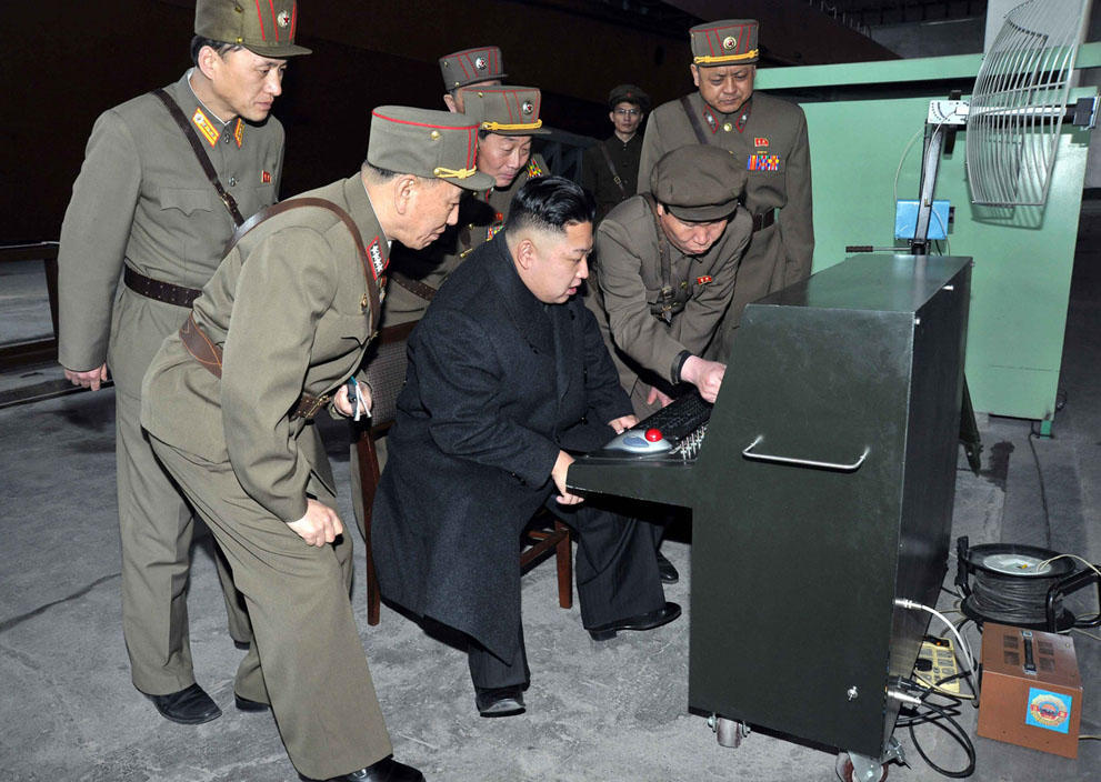 koreaivoennayamashina 1 Северная Корея привела ракеты в боевую готовность и целится в США