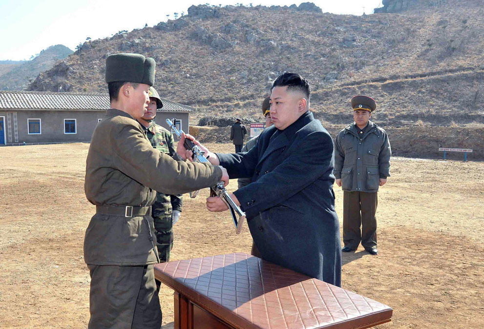 koreaivoennayamashina 17 Северная Корея привела ракеты в боевую готовность и целится в США