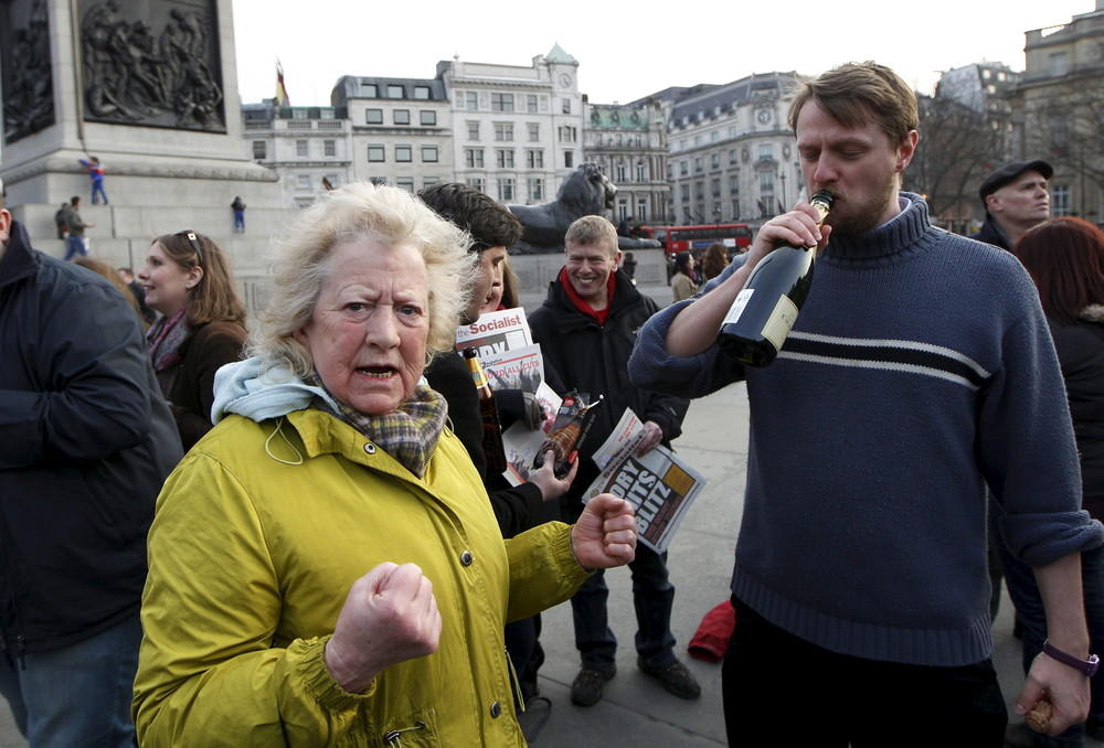  Старая ведьма умерла   в Британии демонстранты отпраздновали смерть Маргарет Тэтчер