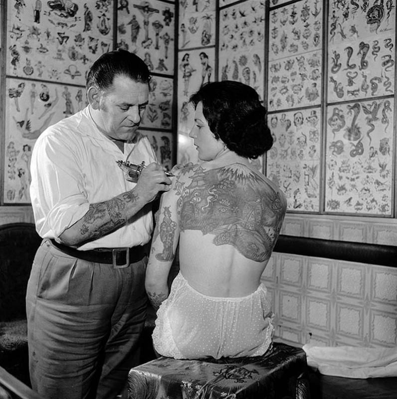 Women With Tattoo 7 796x800 Старинные портреты татуированных женщин