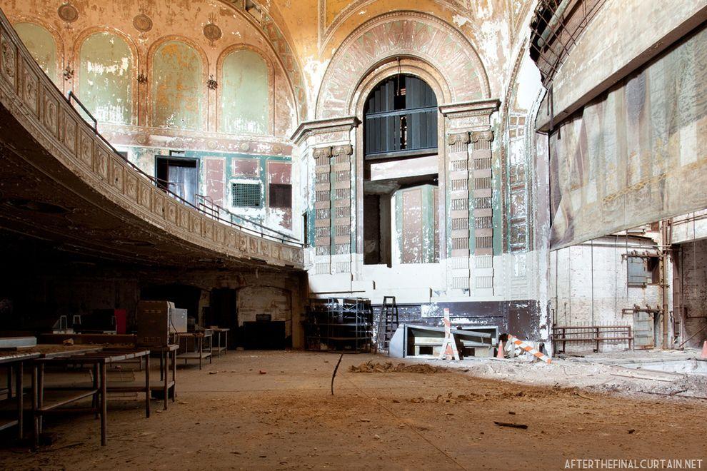 abandoned06 Три самых грандиозных заброшенных кинотеатра Нью Йорка