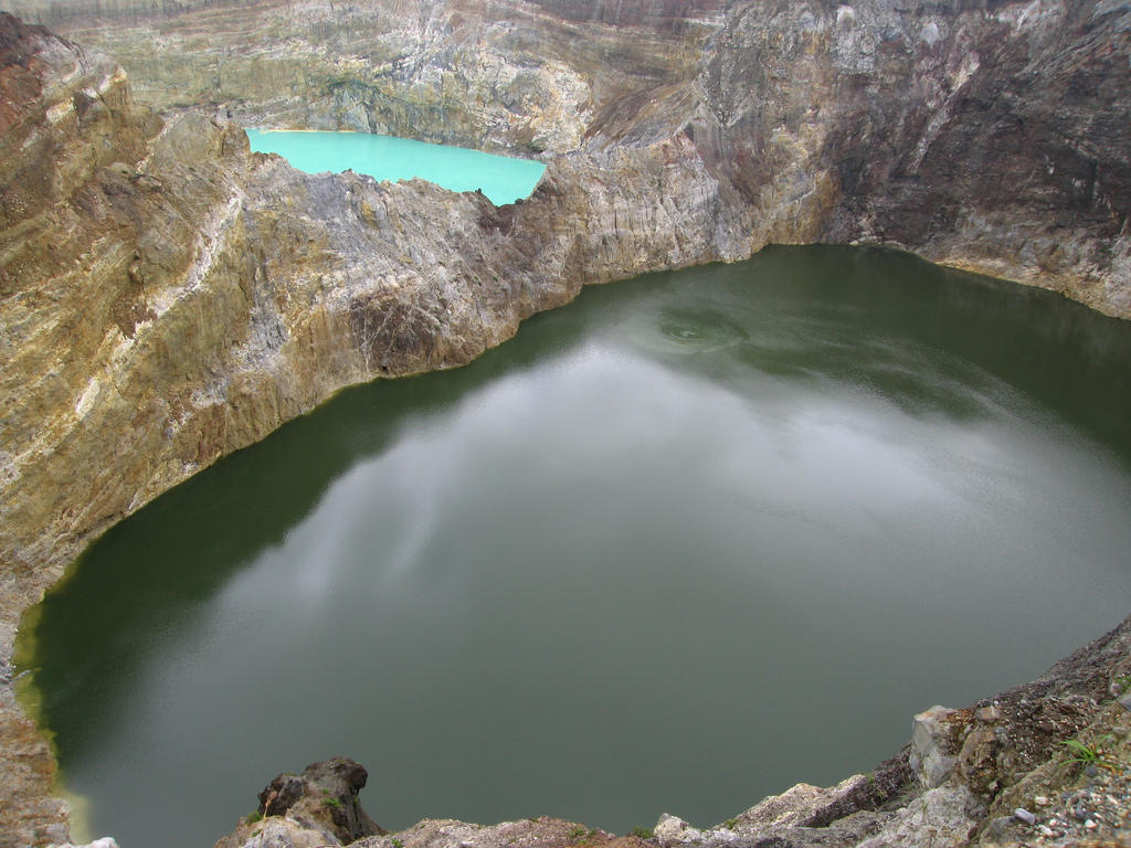 3470465749 3d1f1a6d87 b Уникальные трехцветные озера в кратере вулкана Келимуту