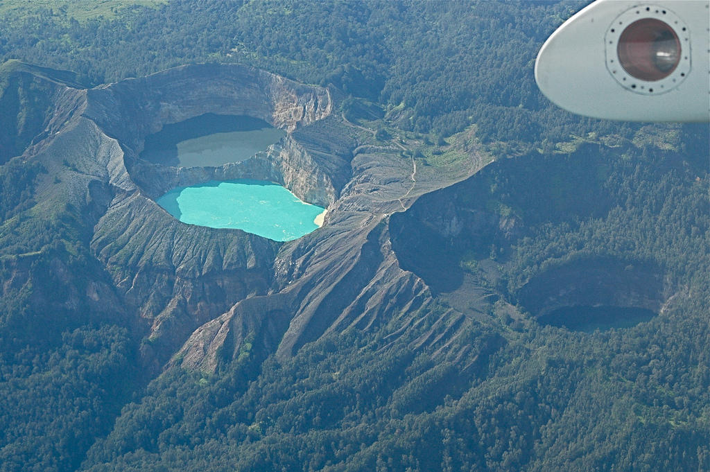 4634370021 8019202451 b Уникальные трехцветные озера в кратере вулкана Келимуту