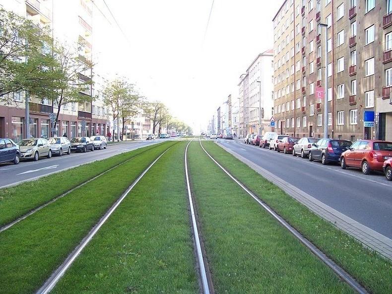 greentramway01 Зеленые трамвайные пути в Европе