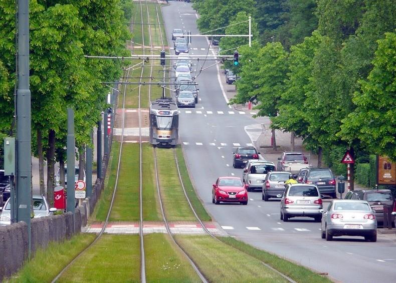 greentramway02 Зеленые трамвайные пути в Европе