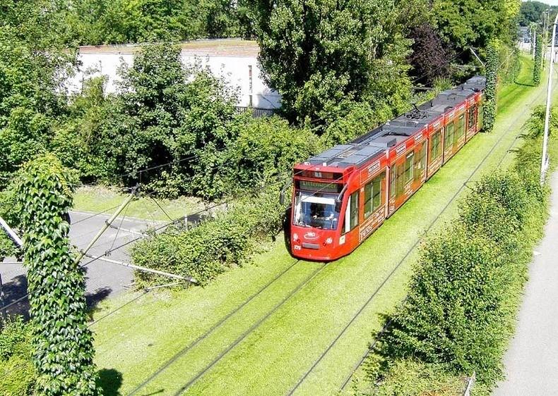 greentramway05 Зеленые трамвайные пути в Европе