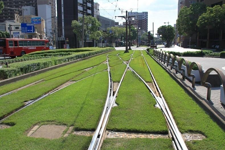 greentramway08 Зеленые трамвайные пути в Европе