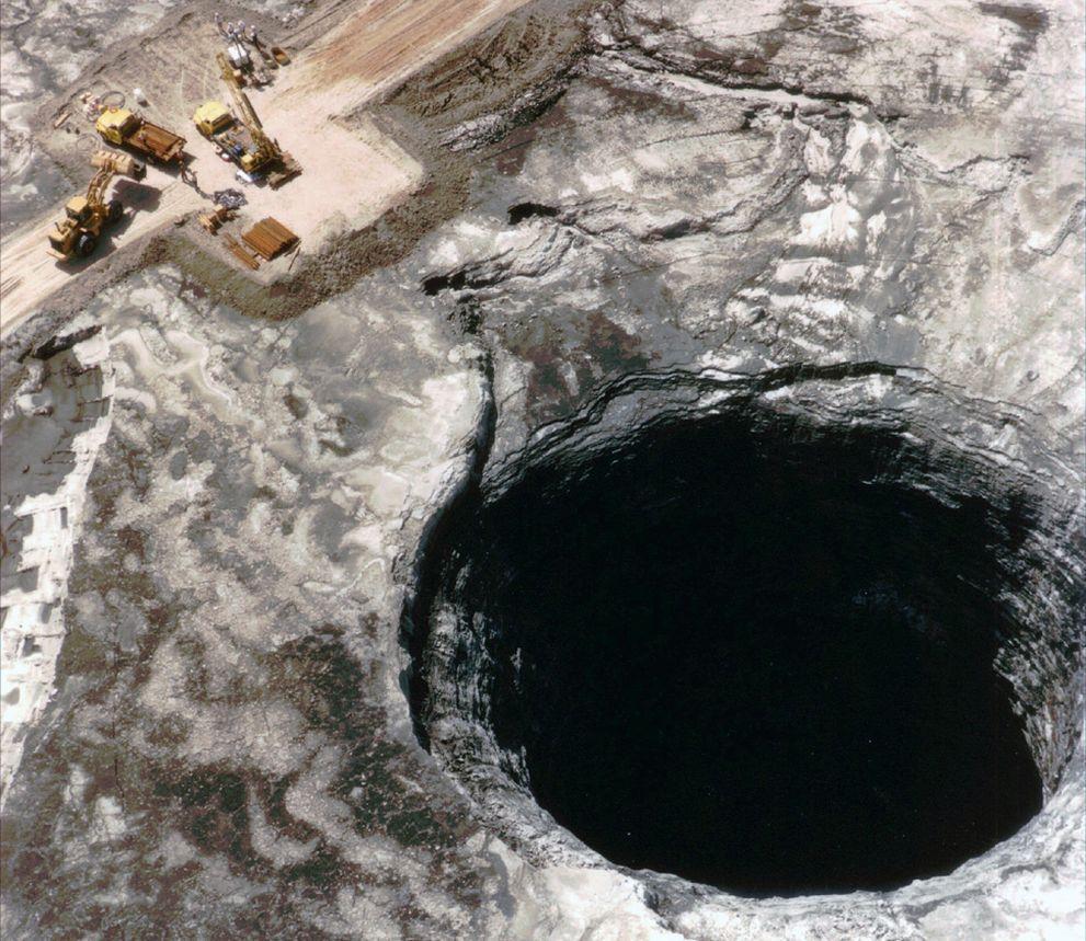 Sinkholes13 Карстовые воронки когда земля разверзается