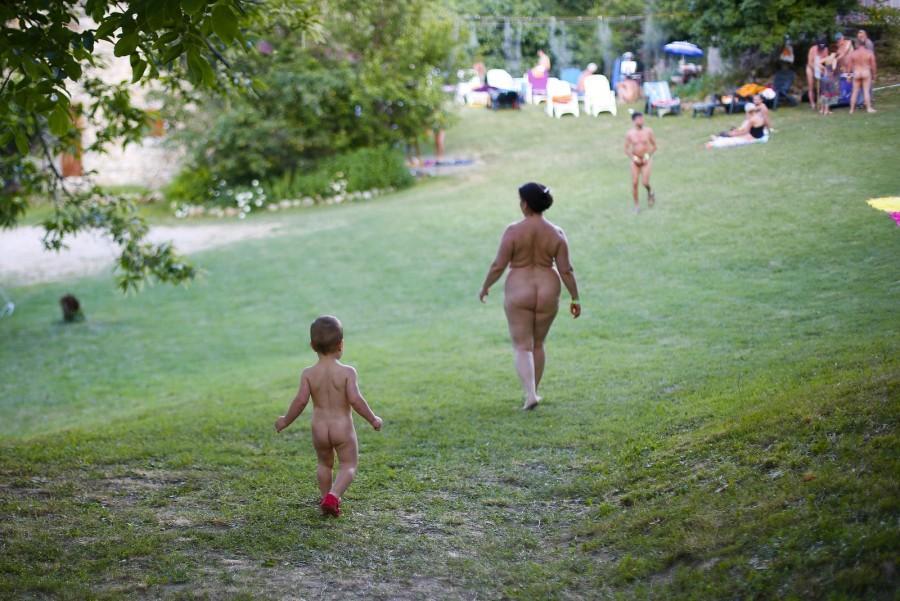 iNudisti02會議在義大利的裸體主義者