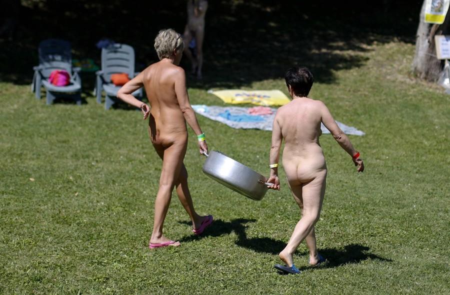 iNudisti17會議在義大利的裸體主義者