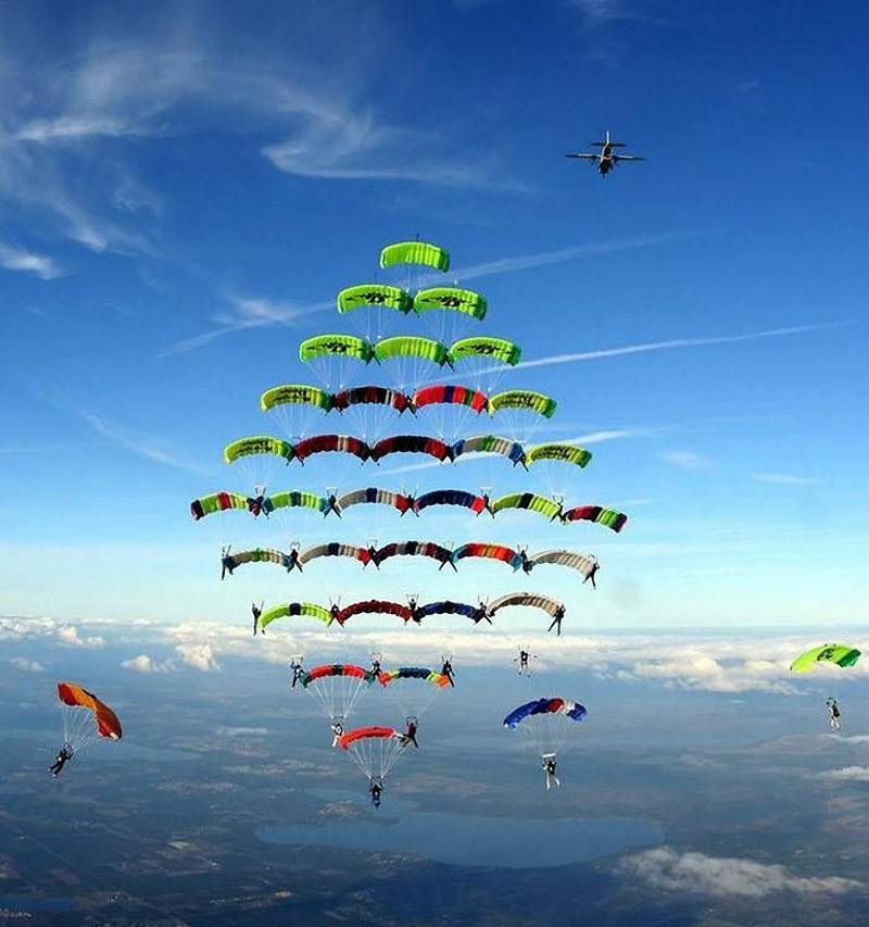 parachutes01 Самые впечатляющие фигуры парашютного спорта