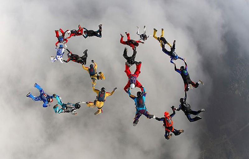 parachutes14 Самые впечатляющие фигуры парашютного спорта