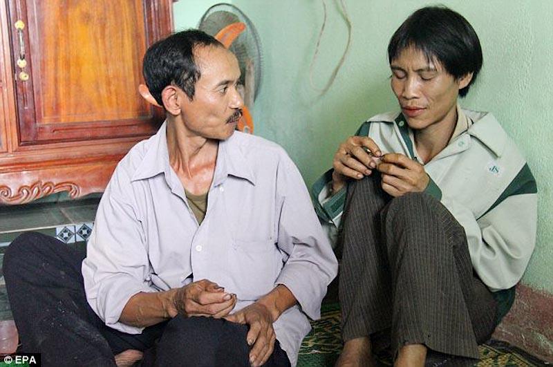 article 2386849 1B337168000005DC 174 634x421 Во Вьетнаме нашли отца и сына, 40 лет прятавшихся в джунглях