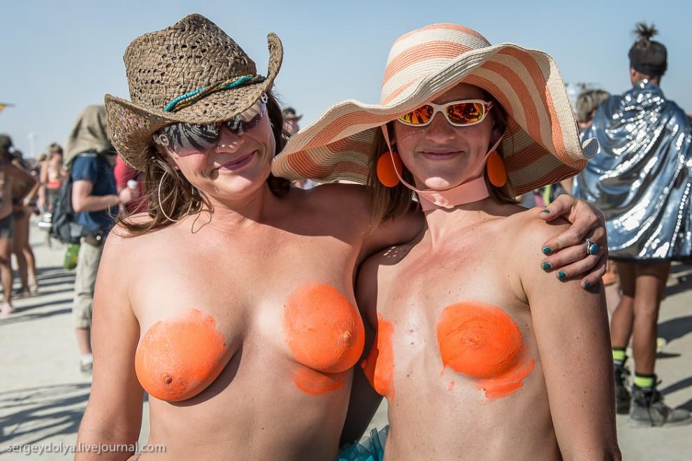titsonburningman59 Burning Man 2013. 10 000 голых сисек в пустыне