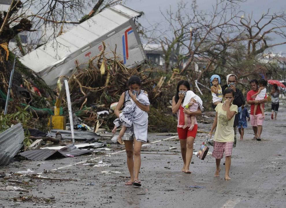 1582624 original 990x719 Тайфун Хаян унес жизни более 10 тысяч человек
