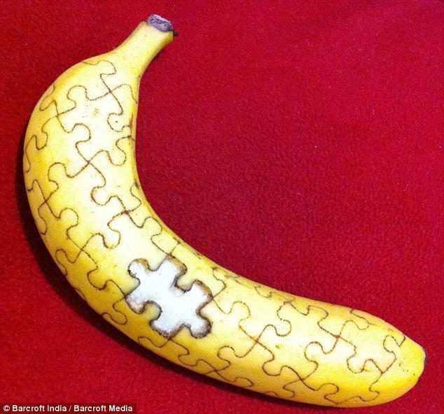 article 2507301 1967B0E100000578 704 634x592 Удивительные рисунки на бананах