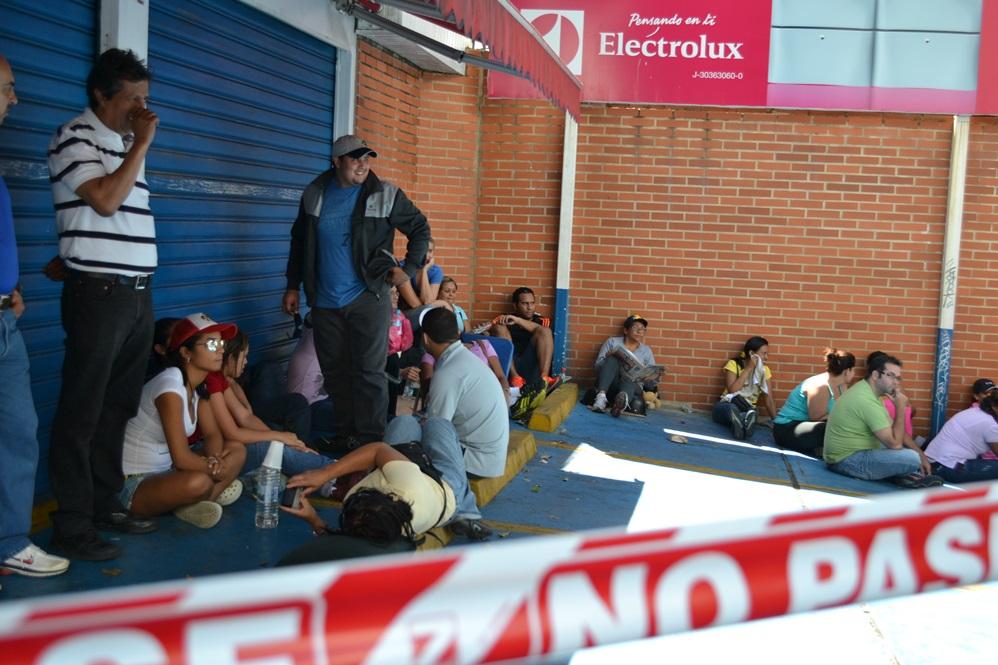 astjvg3 Социалистическая «оккупация» в Венесуэле: Армия захватила магазины и раздает товары почти бесплатно