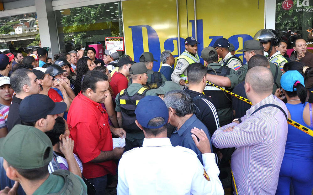 daka19n Социалистическая «оккупация» в Венесуэле: Армия захватила магазины и раздает товары почти бесплатно