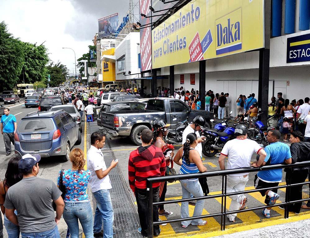 dakahoy0901 Социалистическая «оккупация» в Венесуэле: Армия захватила магазины и раздает товары почти бесплатно