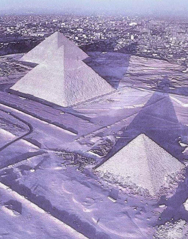 snowpyramids01.jpg
