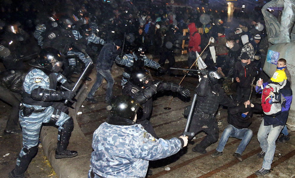 uariot04 Впечатляющие кадры украинских протестов