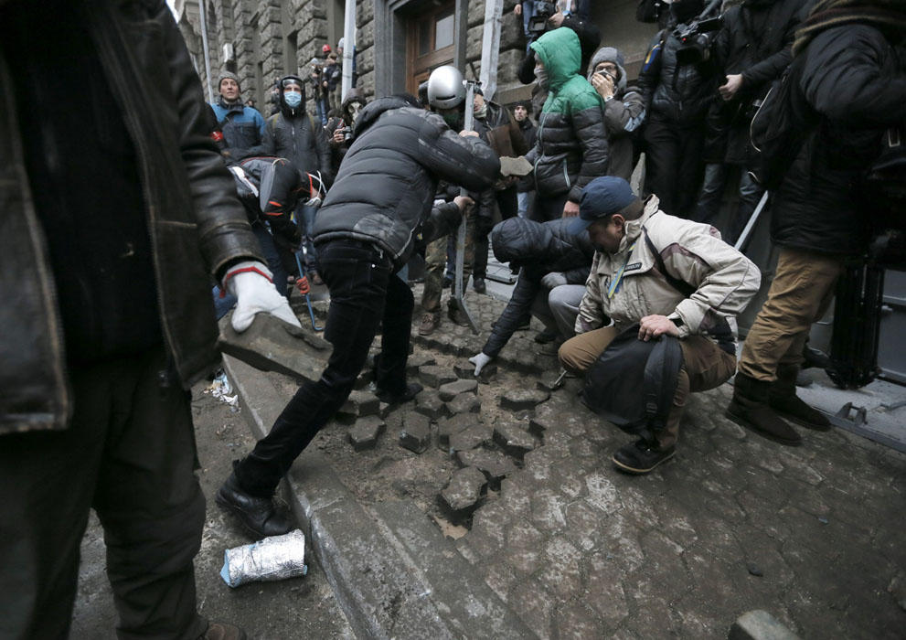 uariot12 Впечатляющие кадры украинских протестов
