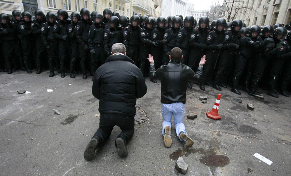 uariot15 Впечатляющие кадры украинских протестов