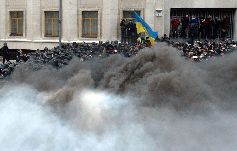 uariot17 Впечатляющие кадры украинских протестов