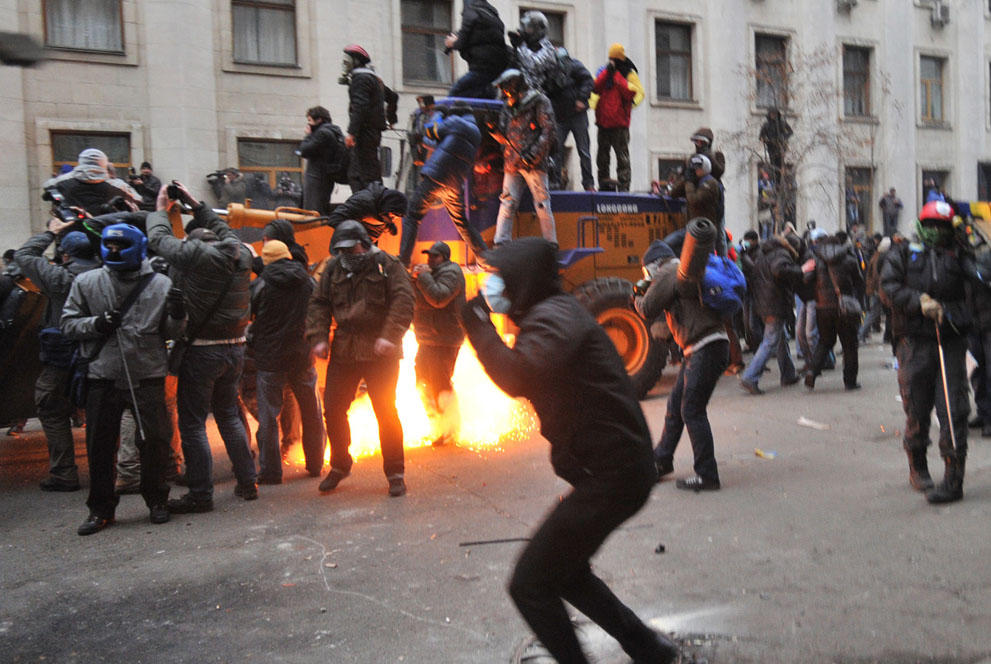 uariot19 Впечатляющие кадры украинских протестов