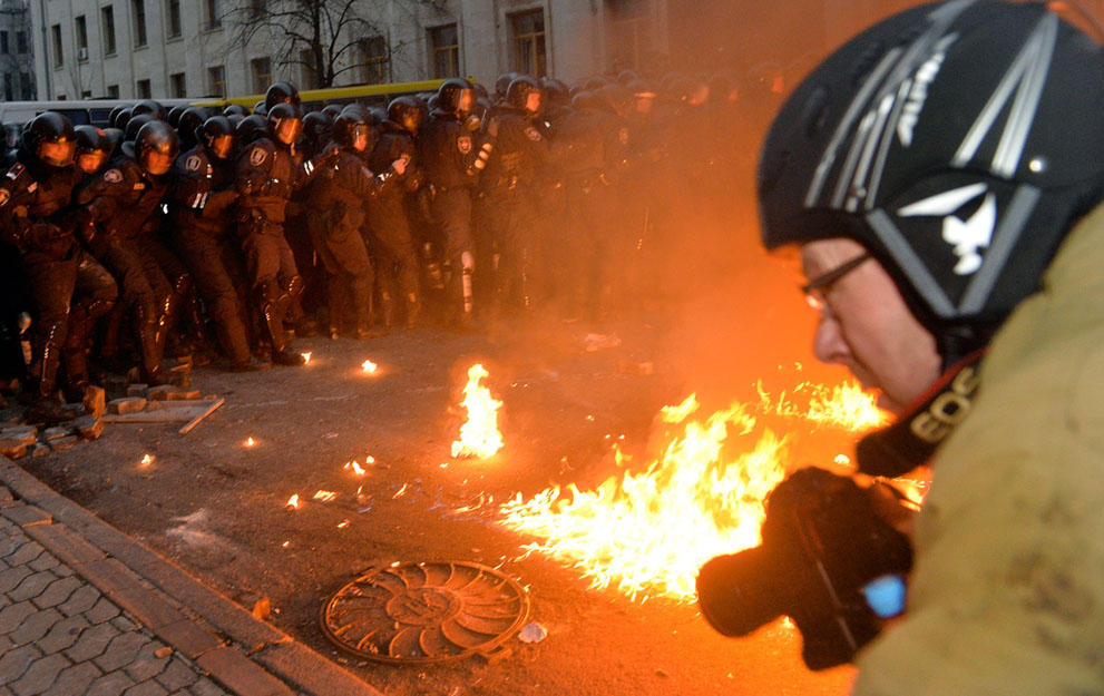 uariot20 Впечатляющие кадры украинских протестов
