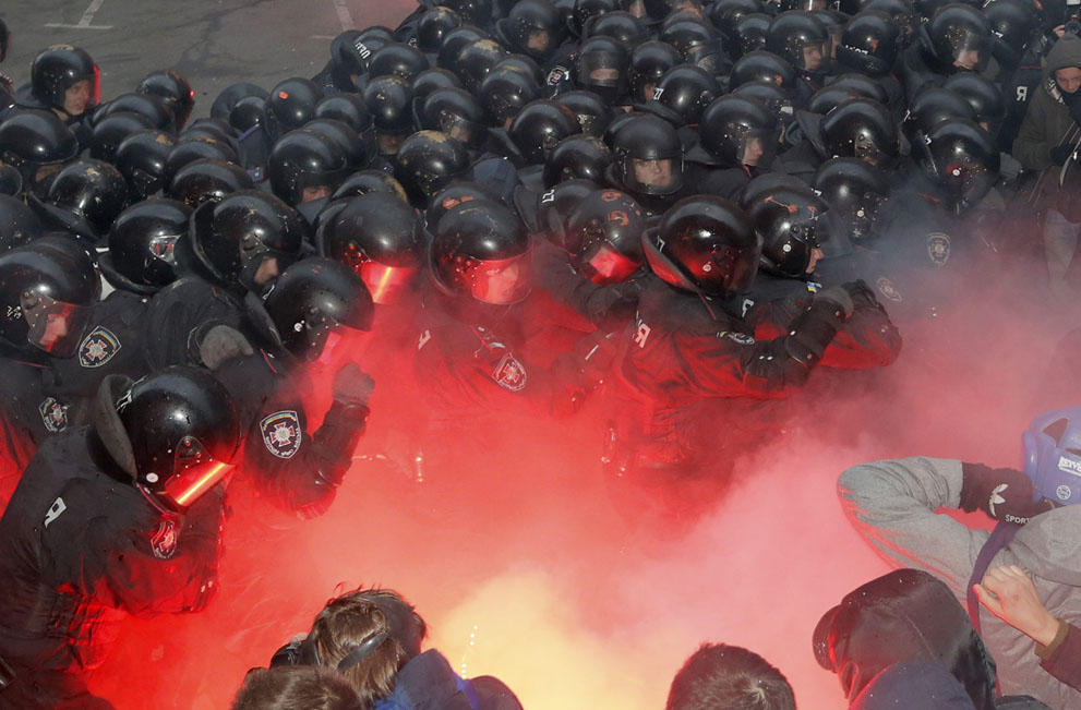 uariot25 Впечатляющие кадры украинских протестов