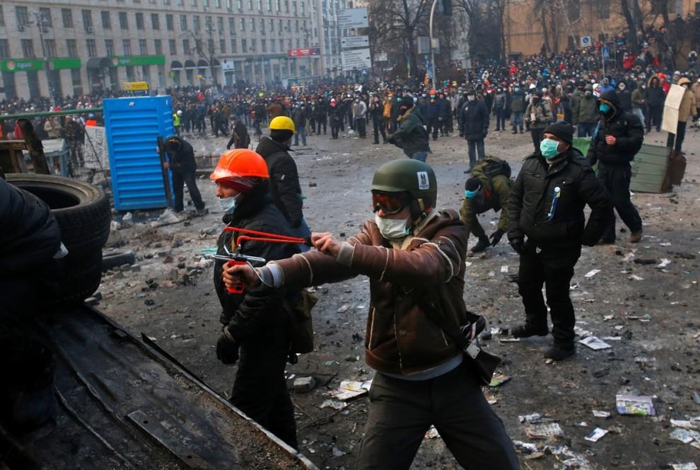 1342146 990x664 17 впечатляющих кадров вооруженных столкновений в Киеве