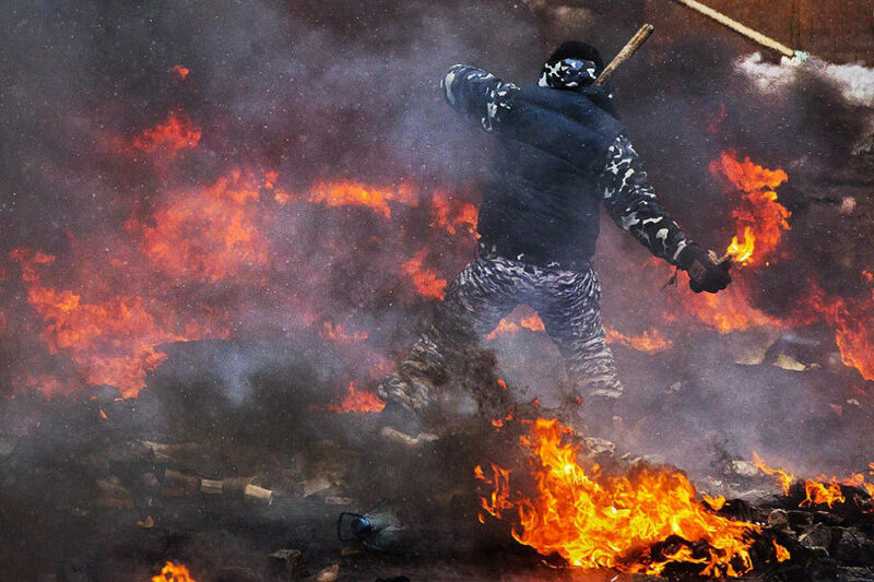 Uariot01 800x533 Самые невероятные и удивительные фотографии противостояния в Украине