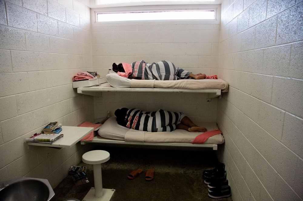Usprisoners01 Скованные одной цепью: арестантские будни женщин заключенных в одной из тюрем США