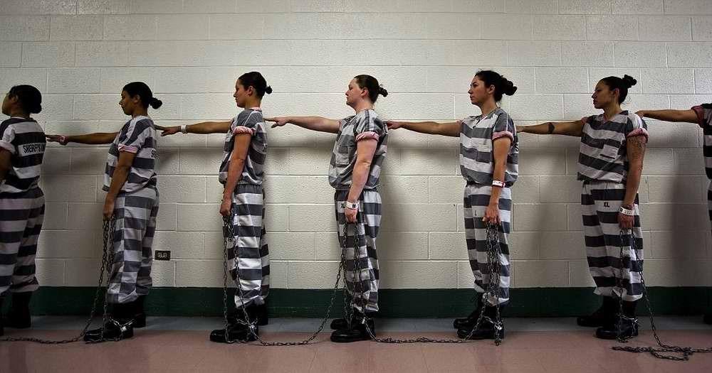 Usprisoners08 Скованные одной цепью: арестантские будни женщин заключенных в одной из тюрем США